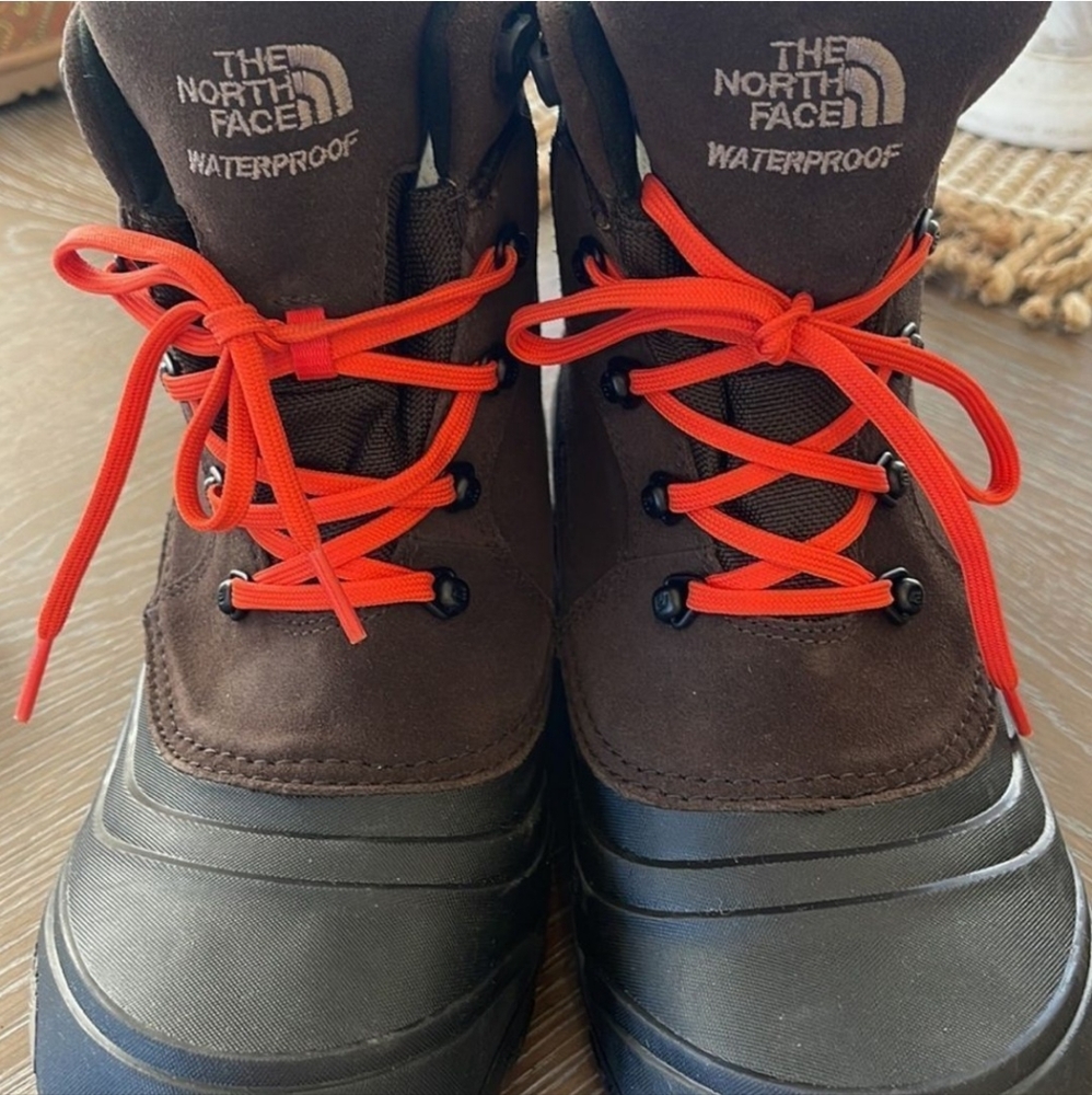 NWOT The North Face Chilkat Insulated Boots